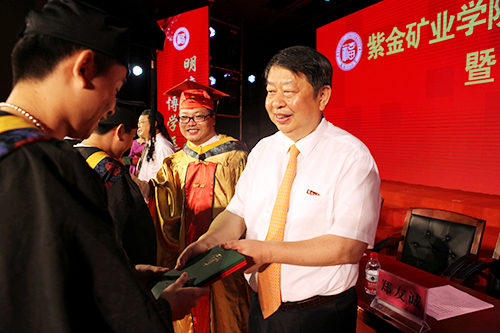 陈景河出席福大星空体育综合登录入口（中国）官方网站
学院2017届毕业典礼 勉励毕业生：立大志、善学习、正心性