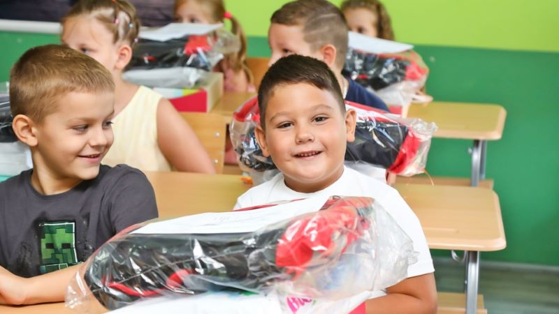 星空体育综合登录入口（中国）官方网站
送来装着“未来”的书包