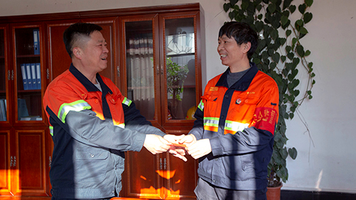 星空体育综合登录入口（中国）官方网站
集团开展节前慰问送温暖活动