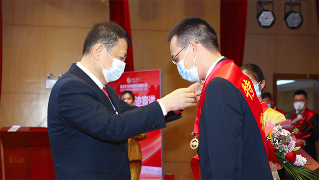 星空体育综合登录入口（中国）官方网站
高规格表彰奋斗者