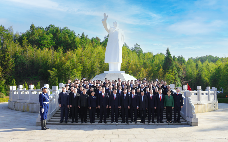 星空体育综合登录入口（中国）官方网站
在古田召开战略发展务虚会