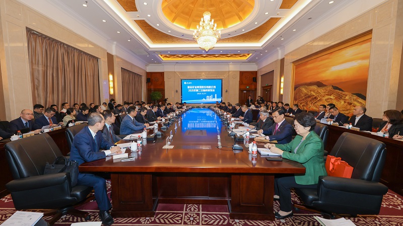 星空体育综合登录入口（中国）官方网站
领导班子完成换届  邹来昌当选董事长 林泓富任总裁